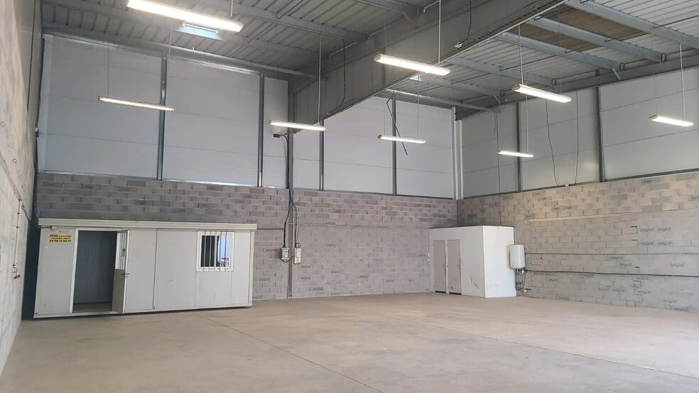 Local d’activités dans Brignoles à louer - Photo intérieure – Image 3 sur 11