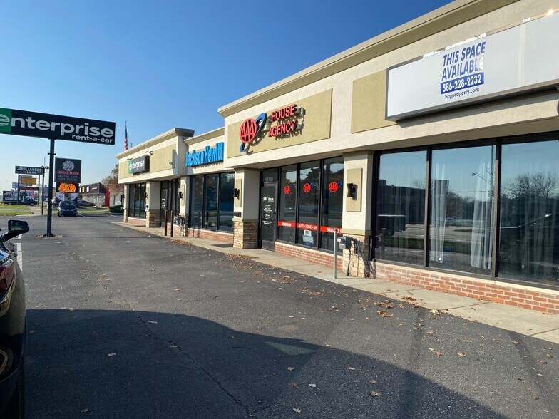 36633-36649 S Gratiot Ave, Clinton Township, MI à louer - Photo de l’immeuble – Image 3 sur 4