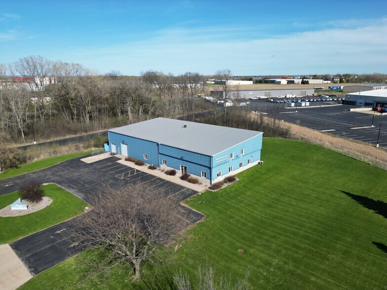 2695 Badger Ave, Oshkosh, WI à vendre - Photo de l’immeuble – Image 1 sur 11