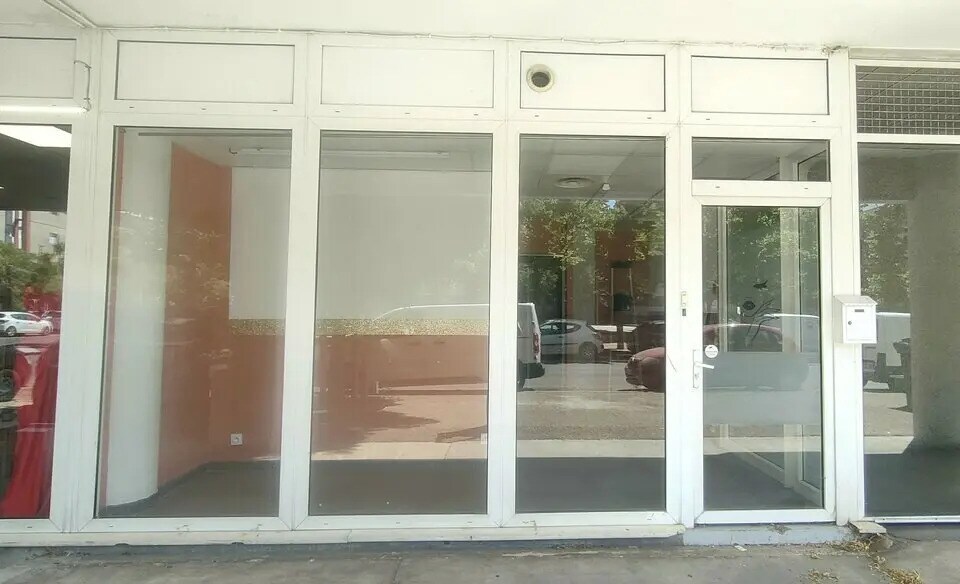 Local commercial dans SAINT-CESAIRE à louer - Photo de l’immeuble – Image 1 sur 7