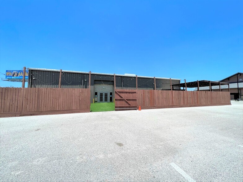 22318 Interstate 45, Spring, TX à louer - Photo de l’immeuble – Image 2 sur 16