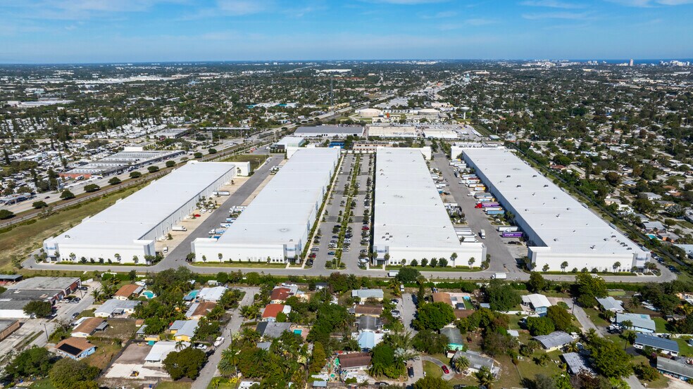 1250 NE 48th St, Pompano Beach, FL à louer - Photo de l’immeuble – Image 2 sur 8
