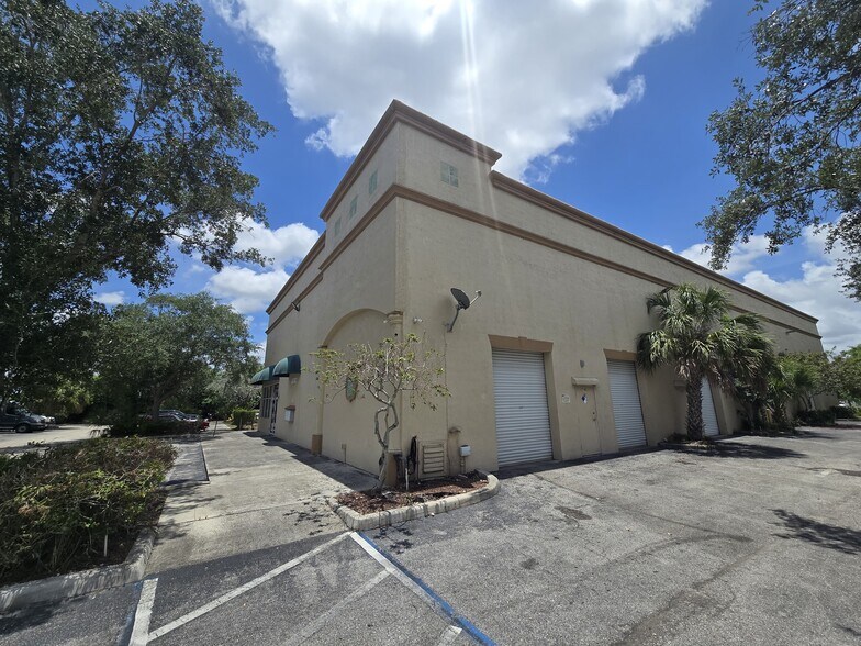 12140 Wiles Rd, Coral Springs, FL à vendre - Photo de l’immeuble – Image 2 sur 23