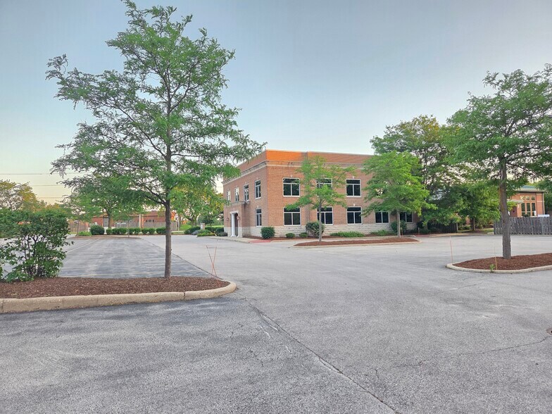 1628 Central Rd, Arlington Heights, IL à louer - Photo de l’immeuble – Image 3 sur 9