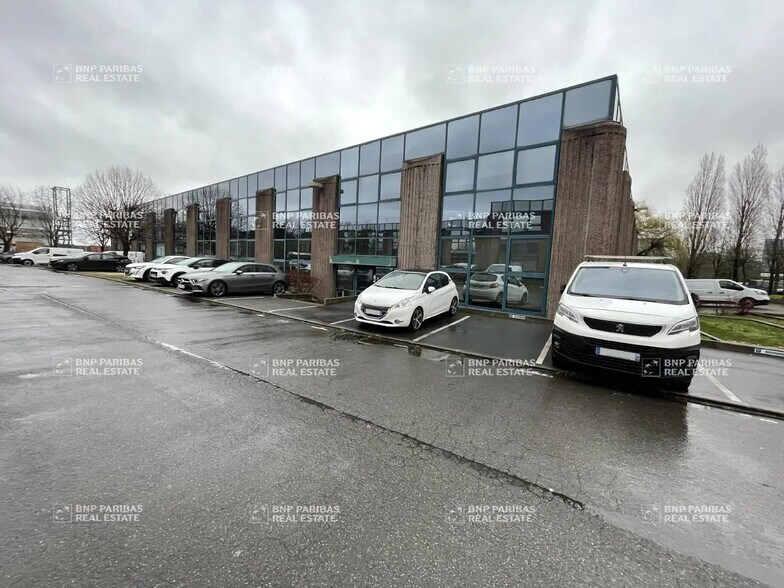 Local d’activités dans Villiers-sur-Marne à louer - Photo de l’immeuble – Image 1 sur 11
