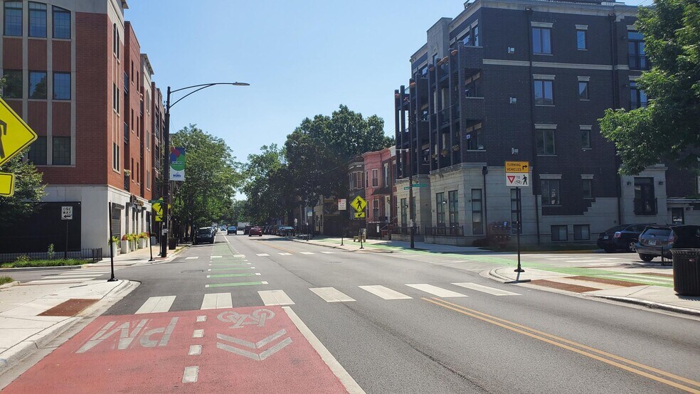 2310 W Belmont Ave, Chicago, IL à vendre - Photo de l’immeuble – Image 3 sur 24