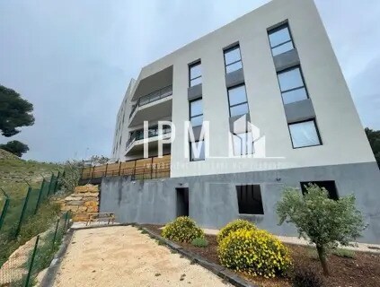 Bureau dans La Ciotat à vendre - Photo de l’immeuble – Image 1 sur 7