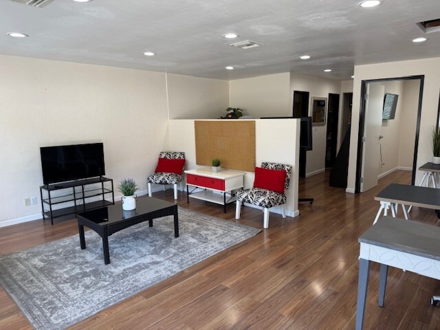 27301-27319 Valley Center Rd, Valley Center, CA à louer - Photo de l’immeuble – Image 3 sur 8