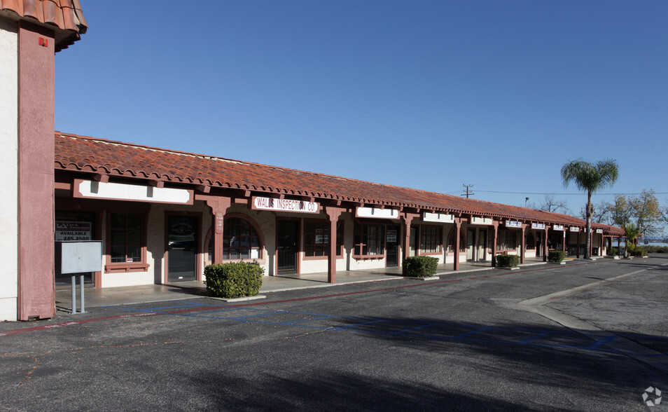 32391 Riverside Dr, Lake Elsinore, CA à louer - Photo de l’immeuble – Image 2 sur 5