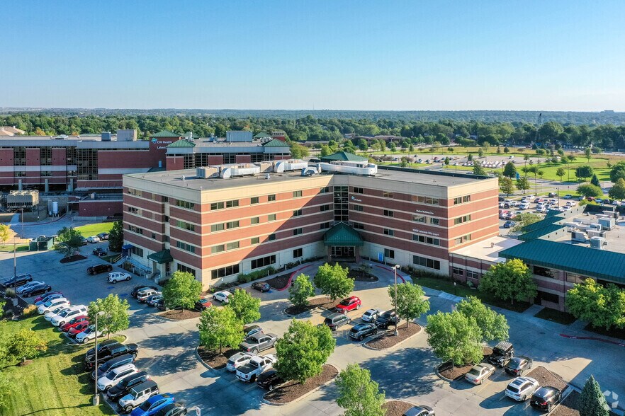 16909 Lakeside Hills Ct, Omaha, NE à louer - Photo de l’immeuble – Image 3 sur 19