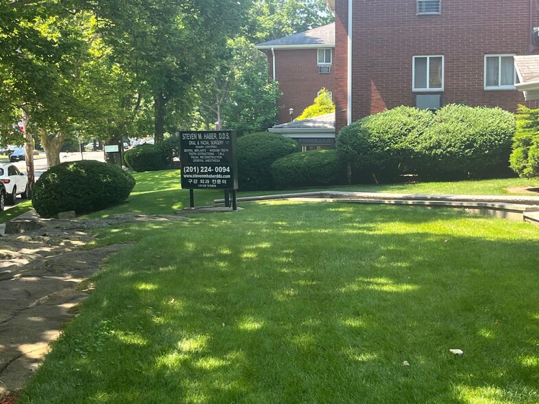1319 Anderson, Fort Lee, NJ à vendre - Photo de l’immeuble – Image 3 sur 9