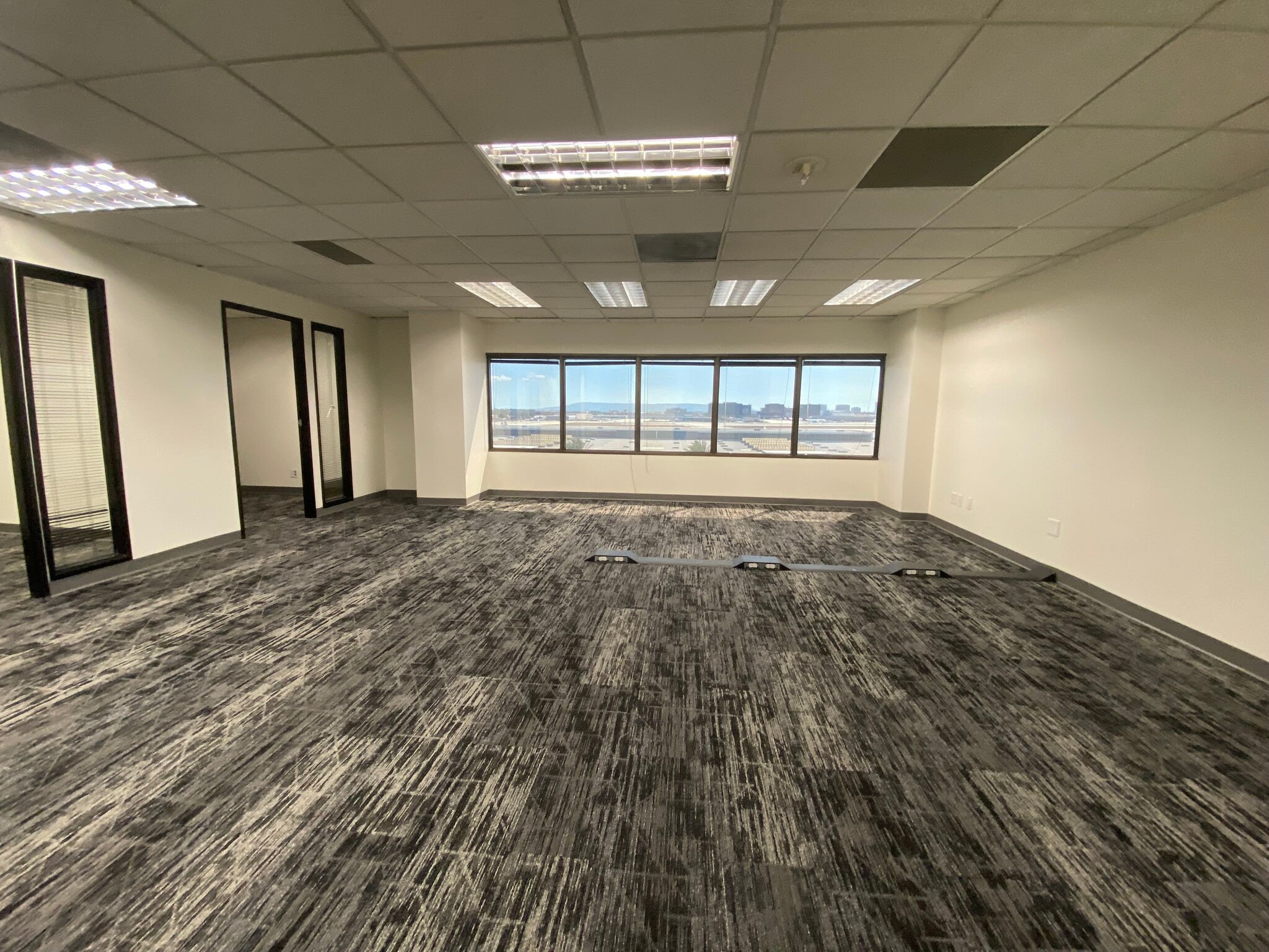 5757 W Century Blvd, Los Angeles, CA à louer Photo intérieure– Image 1 sur 6