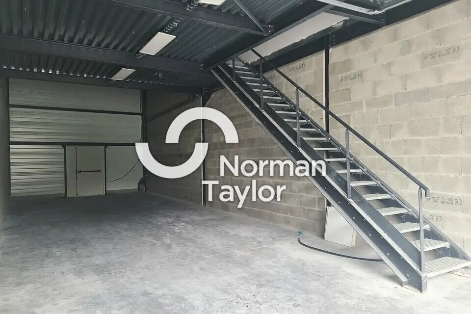 Local d’activités dans Bayonne à louer Photo de l’immeuble– Image 1 sur 5