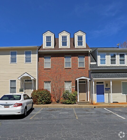 205 Jamestown Sq, Columbia, SC à louer - Photo de l’immeuble – Image 3 sur 9