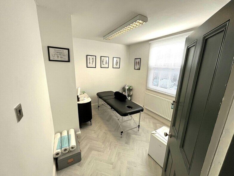 6 George St, Alderley Edge à louer - Photo de l’immeuble – Image 2 sur 7