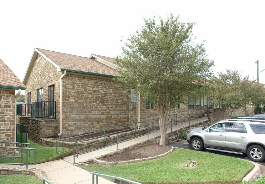 13740 Research Blvd, Austin, TX à louer - Photo principale – Image 1 sur 8