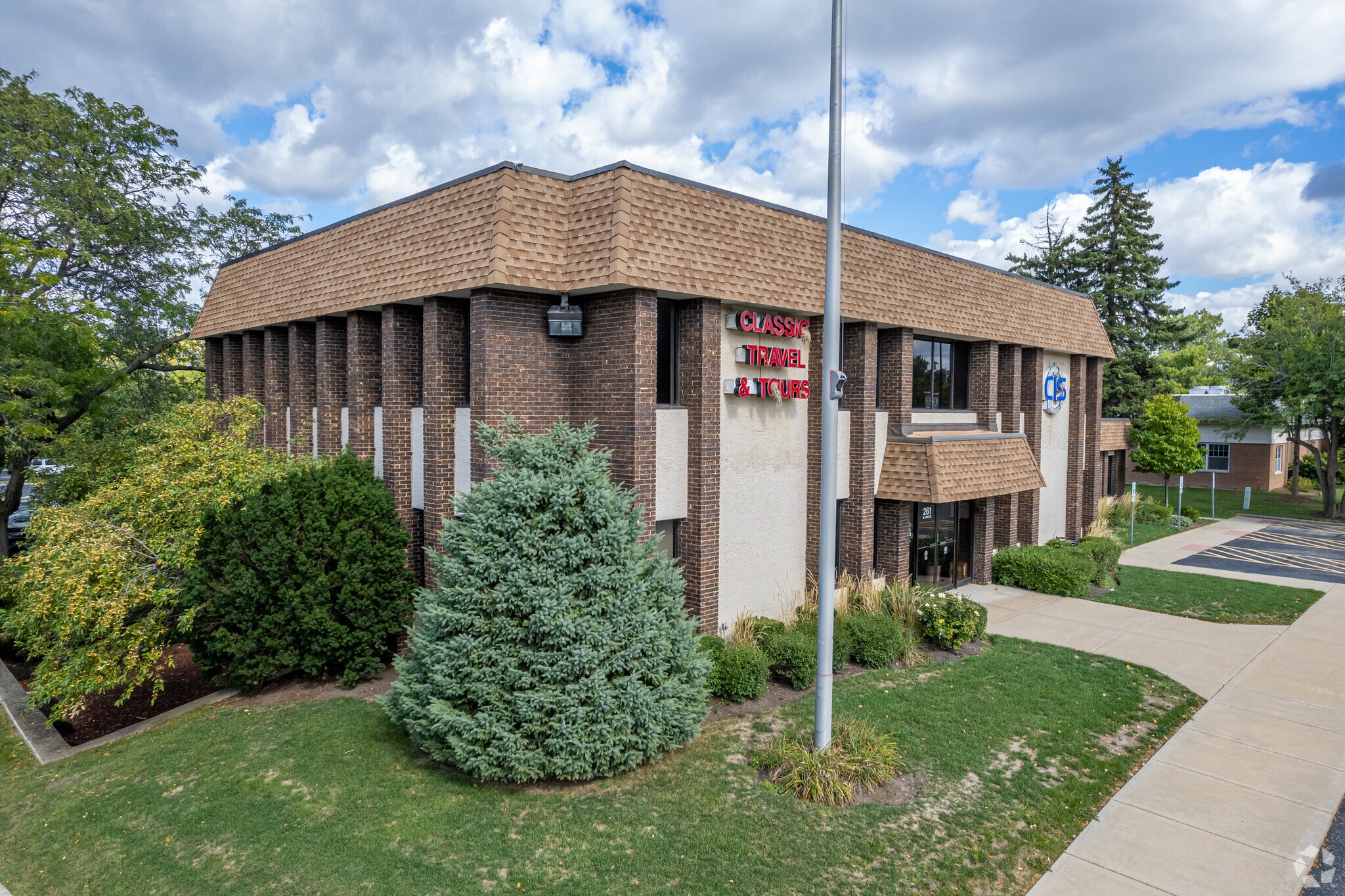 261 E Lake St, Bloomingdale, IL à louer Photo principale– Image 1 sur 15