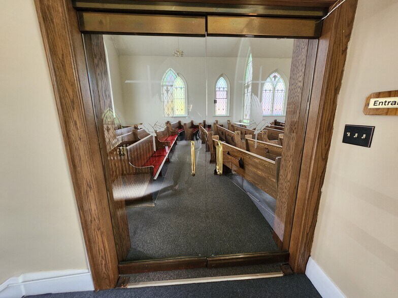 977 Oxford St E, London, ON à louer - Photo de l’immeuble – Image 3 sur 9