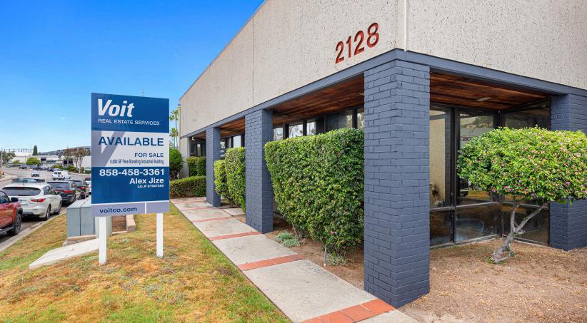 2128 Auto Park Way, Escondido, CA à vendre - Photo de l’immeuble – Image 2 sur 14