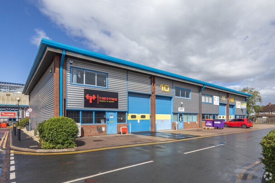 Mile Rd, Bedford à louer - Photo de l’immeuble – Image 2 sur 3