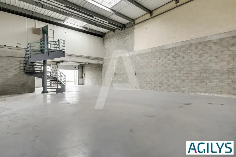 11 Rue Gustave Madiot, Bondoufle à louer - Photo de l’immeuble – Image 3 sur 7