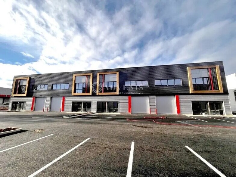 Local d’activités dans Saint-Quentin-Fallavier à louer - Photo de l’immeuble – Image 1 sur 7