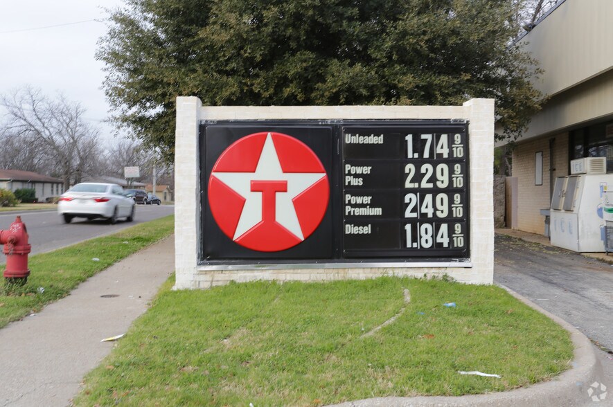 8015-8017 Glenview Dr, North Richland Hills, TX à louer - Photo de l’immeuble – Image 3 sur 3
