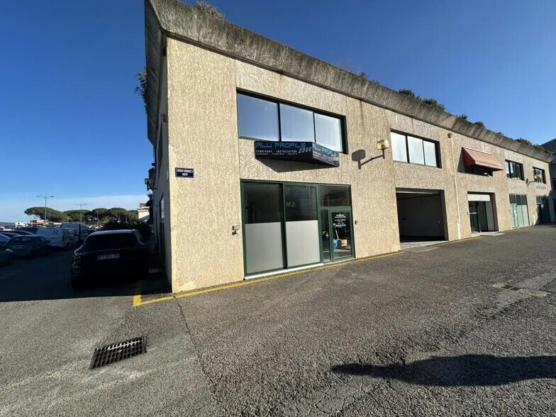 Local commercial dans Puget-sur-Argens à louer - Photo de l’immeuble – Image 1 sur 16