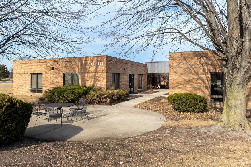 605-657 Landwehr Rd, Northbrook, IL à louer - Photo principale – Image 1 sur 10