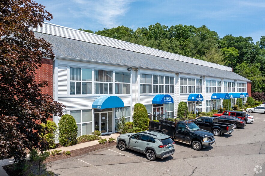 246 Federal Rd, Brookfield, CT à louer - Photo de l’immeuble – Image 2 sur 3