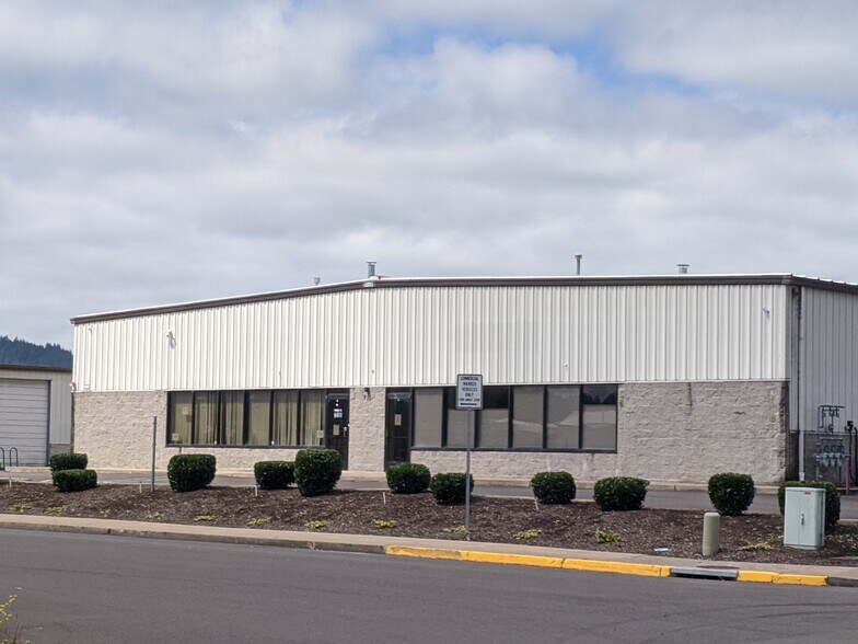 710 Commercial St, Eugene, OR à louer - Photo de l’immeuble – Image 1 sur 4