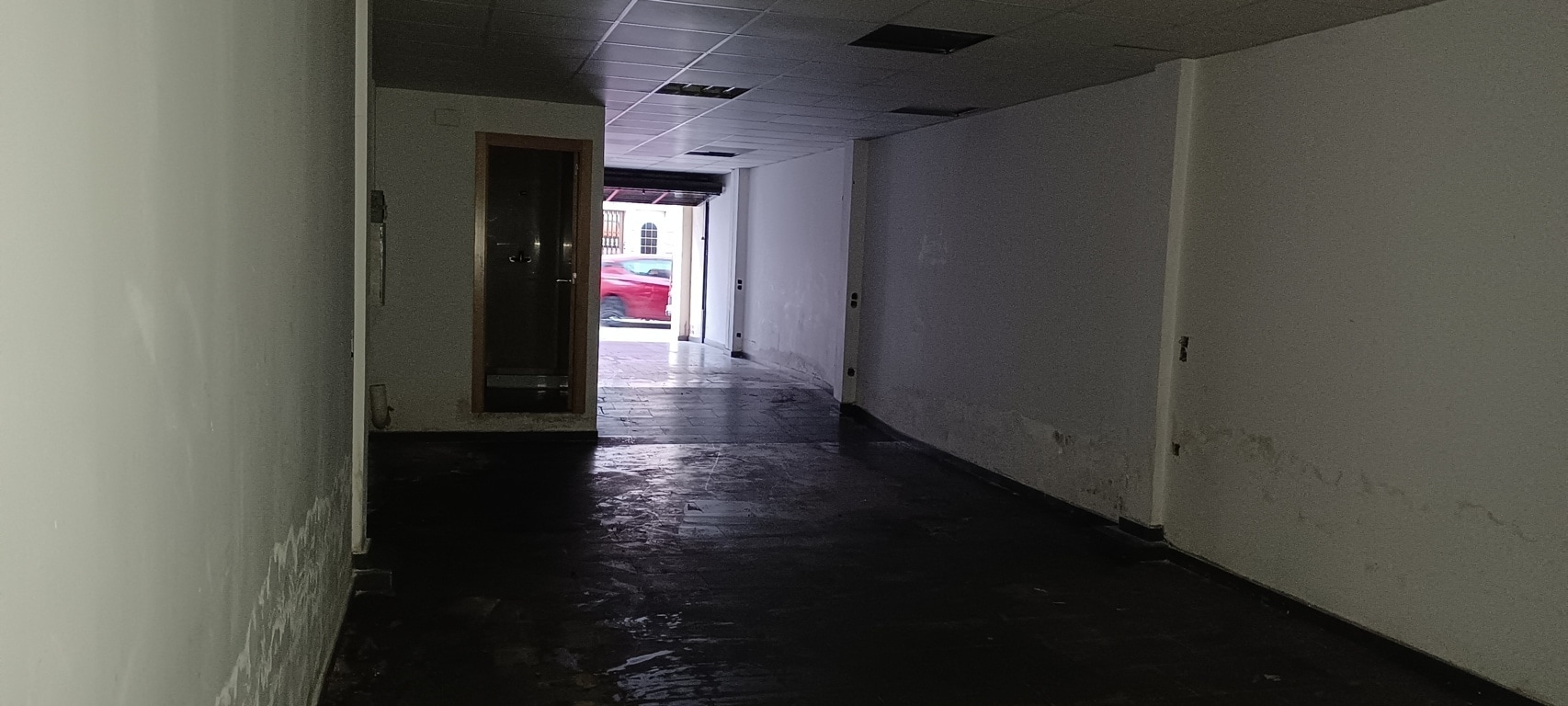 Terrassa, BAR 08226 - Lot LO - - Photo intérieure - Image 1 of 4