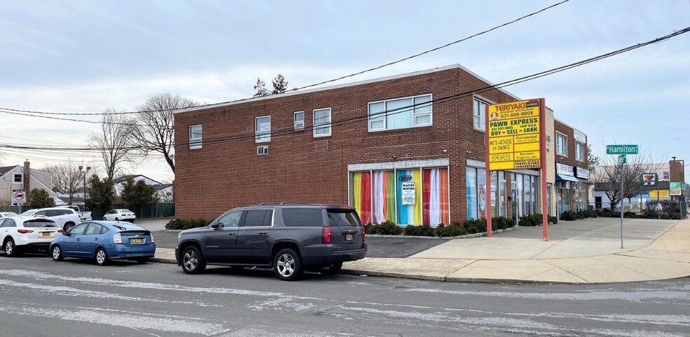 145 E Sunrise Hwy, Lindenhurst, NY à louer - Photo de l’immeuble – Image 2 sur 4