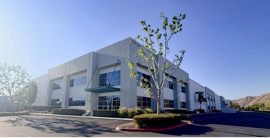 6335 Sycamore Canyon Blvd, Riverside, CA à louer - Photo de l’immeuble – Image 1 sur 2