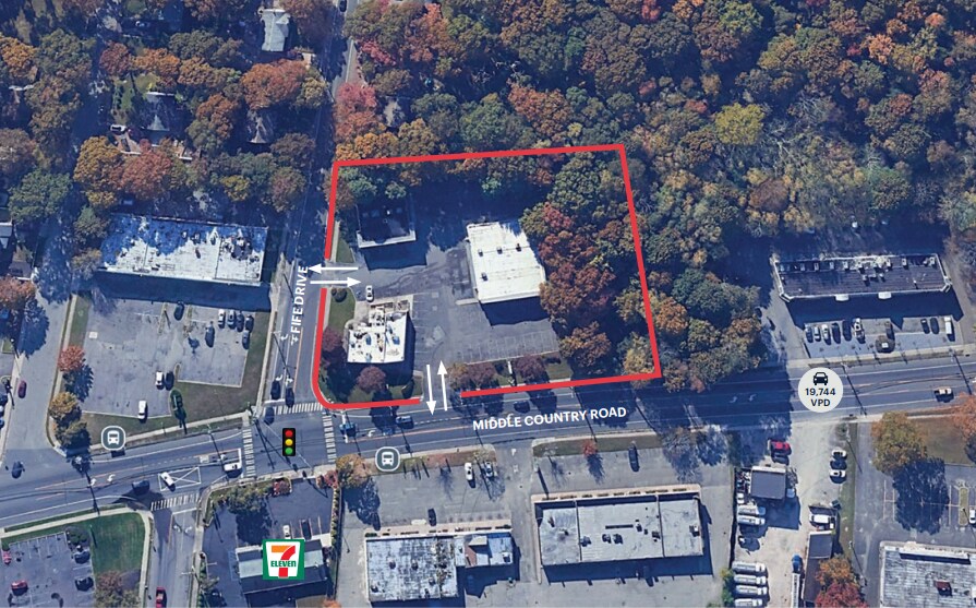 20 Middle Country Rd, Coram, NY à louer - Photo de l’immeuble – Image 1 sur 4