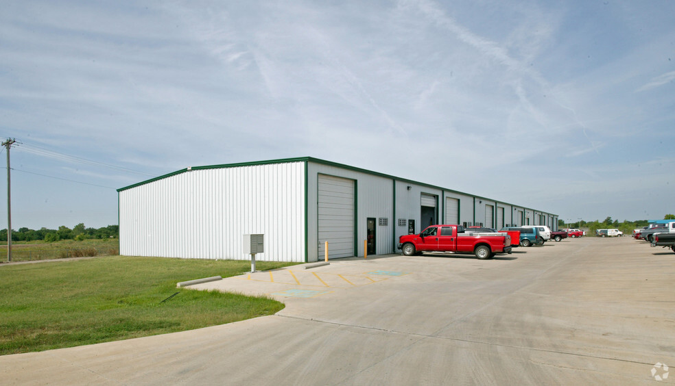 208 E 5th St, Owasso, OK à louer - Photo principale – Image 1 sur 6