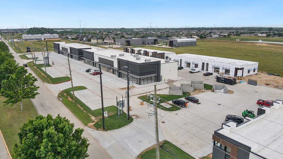 2715 N Mason Rd, Katy, TX à louer - Photo de l’immeuble – Image 3 sur 13