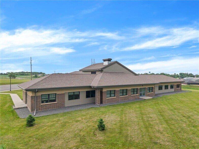 1004 N Loeffler Ave, Caledonia, MN à vendre - Photo de l’immeuble – Image 2 sur 13