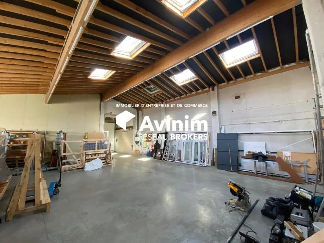 Local d’activités dans Échirolles à louer Photo de l’immeuble– Image 1 sur 9