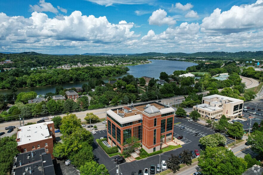 651 E 4th St, Chattanooga, TN à louer - Aérien – Image 2 sur 14