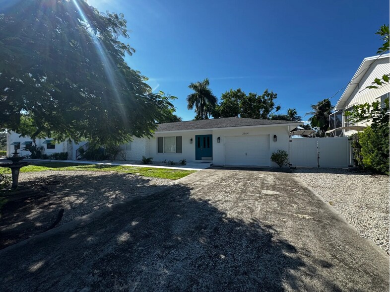 3350 Bayshore Dr, Naples, FL à vendre - Photo de l’immeuble – Image 3 sur 10