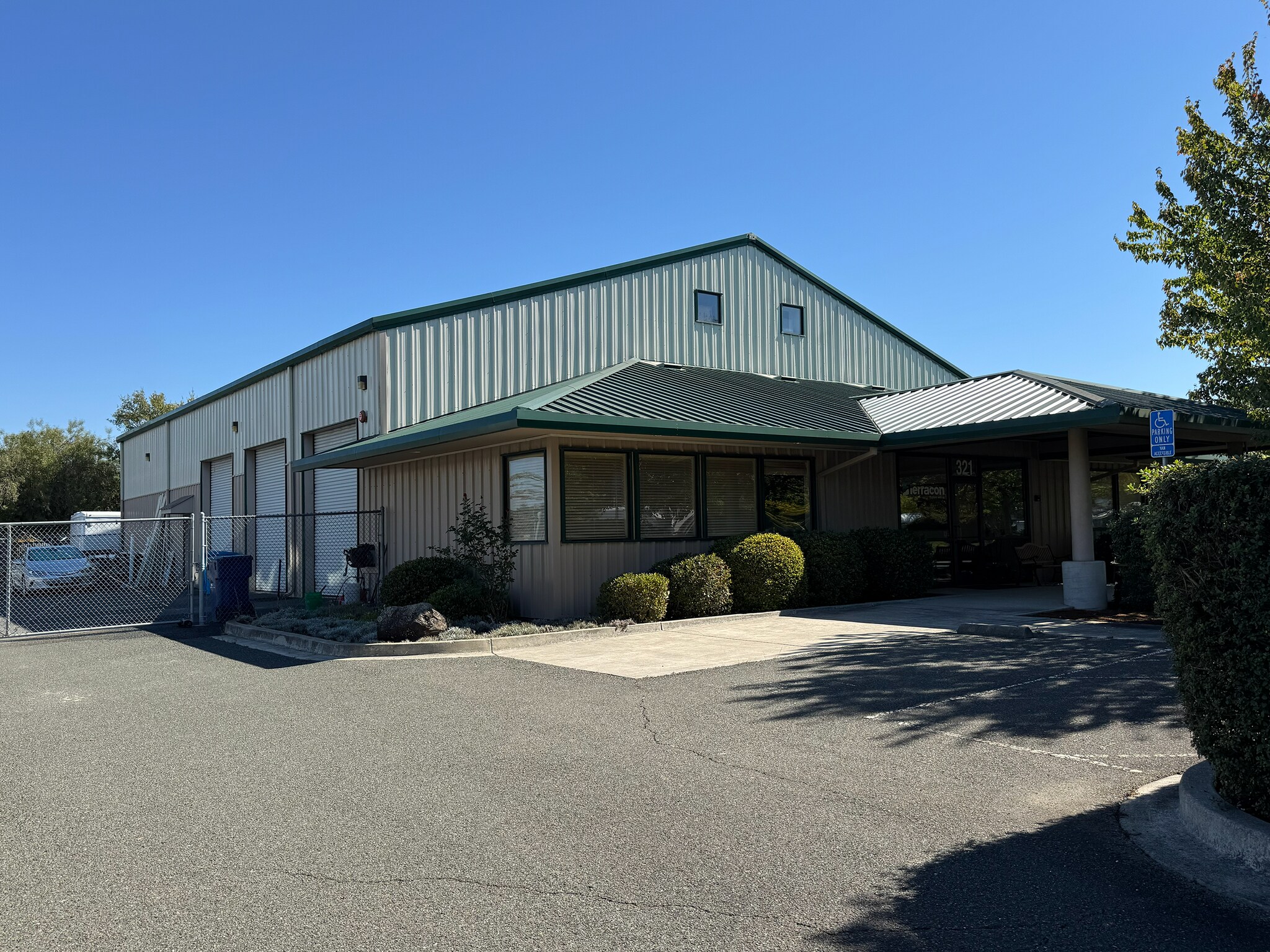 321 Blodgett St, Cotati, CA à louer Photo de l’immeuble– Image 1 sur 7