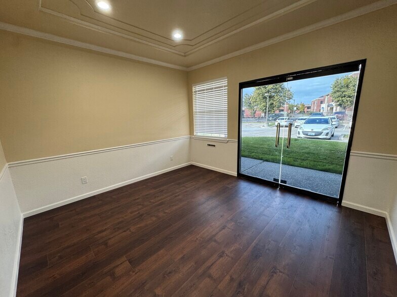 7400 Shoreline Dr, Stockton, CA à louer - Photo de l’immeuble – Image 3 sur 7