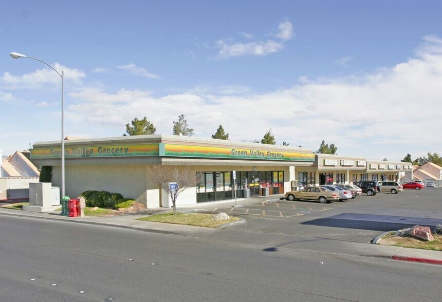 7500-7540 Westcliff Dr, Las Vegas, NV à louer - Photo de l’immeuble – Image 2 sur 2