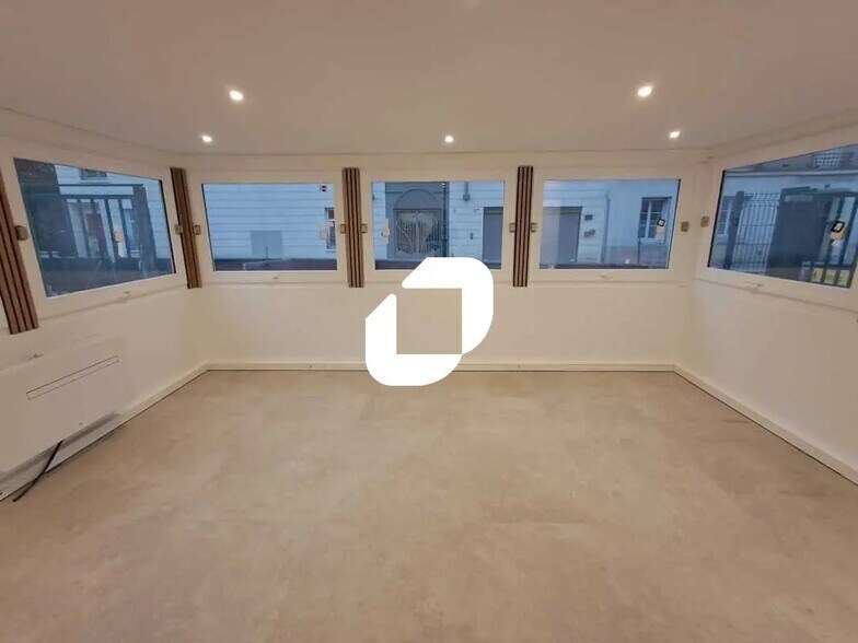 Bureau dans La Garenne-Colombes à louer - Photo de l’immeuble – Image 2 sur 6