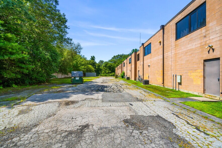 885 Main St, Tewksbury, MA à vendre - Photo de l’immeuble – Image 3 sur 20