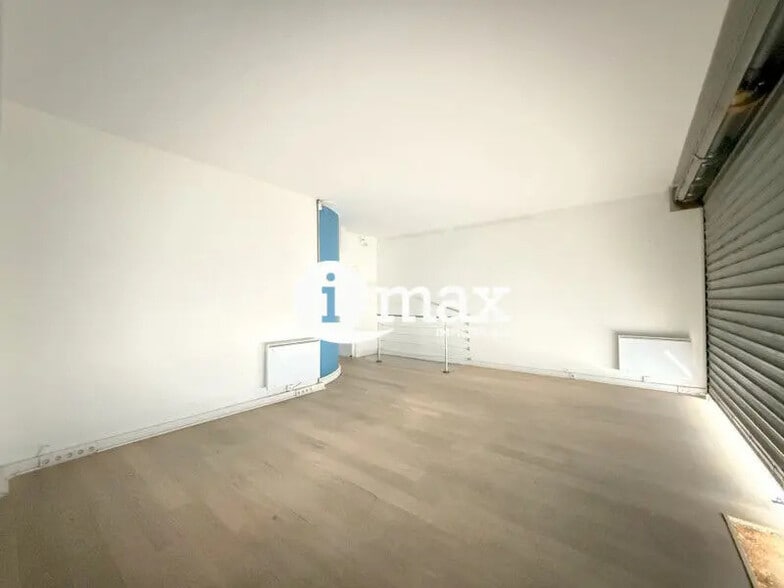 Local commercial dans Paris à louer - Photo de l’immeuble – Image 1 sur 5