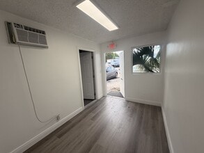 2696 NW 31st Ave, Lauderdale Lakes, FL à louer Photo intérieure– Image 2 sur 5