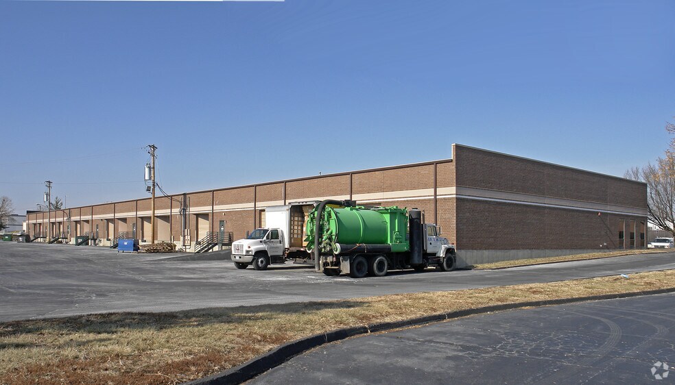 914-938 S Highway Dr, Fenton, MO à louer - Photo de l’immeuble – Image 3 sur 3