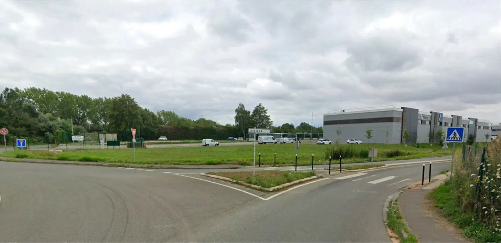 Local d'activités dans Plaisir à vendre Photo de l’immeuble– Image 1 sur 14